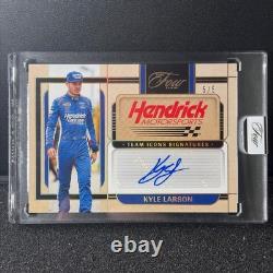 2026 Panini Turn Four Kyle Larson Team Icons Signatures Holo Gold 5/5 -#TM-KLR