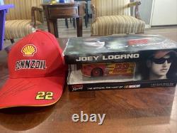 Joey Logano #22 Shell-PennzoilNASCAR 2015 Lionel Racing 124 Diecast Ford Fusion