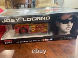 Joey Logano #22 Shell-PennzoilNASCAR 2015 Lionel Racing 124 Diecast Ford Fusion