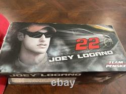 Joey Logano #22 Shell-PennzoilNASCAR 2015 Lionel Racing 124 Diecast Ford Fusion