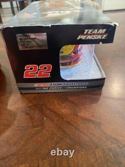 Joey Logano #22 Shell-PennzoilNASCAR 2015 Lionel Racing 124 Diecast Ford Fusion