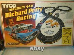 Vintage Tyco Richard Petty Racing Magnum 440-x2 Slot Car Set Nascar