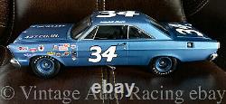 Wendell Scott #34 University Of Racing Legends 124 Scale 1965 Ford Galaxie