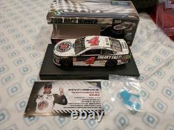 124 SIGNÉ 2018 #4 Kevin Harvick Utilisé en course PHOENIX VICTOIRE Diecast AVEC CONFETTIS /541