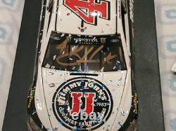 124 SIGNÉ 2018 #4 Kevin Harvick Utilisé en course PHOENIX VICTOIRE Diecast AVEC CONFETTIS /541
