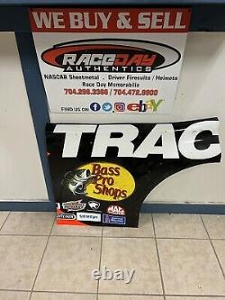 #19 Martin Truex Jr Nascar Race Utilisé Sheetmetal Basse Pro Tracker Bateaux Avant Qtr