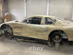 2005 Chevrolet Monte Carlo DEI Earnhardt NASCAR moteur signé par Dale Earnhardt Jr.