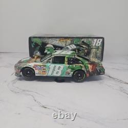2008 NASCAR Racing Kyle Busch #18 M&Ms Indiana Jones Camry 1/24 Diecast DÉFECTUEUX