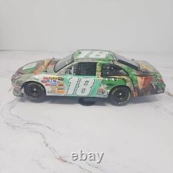 2008 NASCAR Racing Kyle Busch #18 M&Ms Indiana Jones Camry 1/24 Diecast DÉFECTUEUX