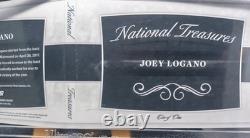 2017 Trésors Nationaux Livre Joey Logano Livret #1/1 1 De 1 Costume de Feu Sur Carte Auto