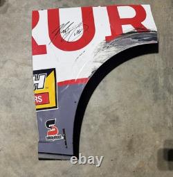 2025 Noah Gragson #4 Rural King panneau quart de course utilisé signé au bord de la piste NASCAR