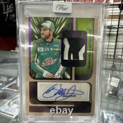 2025 Panini Turn Four Mémorabilia Autographes Dale Earnhardt Jr. #MA-DEJ Violet