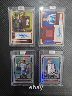 2025 Panini Turn Four Racing Lot 41 cartes (Numérotées, Reliques, Autos) NASCAR 2025 Panini Turn Four Racing Lot 41 cartes (Numérotées, Reliques, Autos) NASCAR