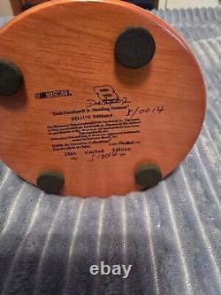 5 sur 14 jamais fabriqués 2001 Collectibles de personnage Dale Earnhardt Jr tenant un casque