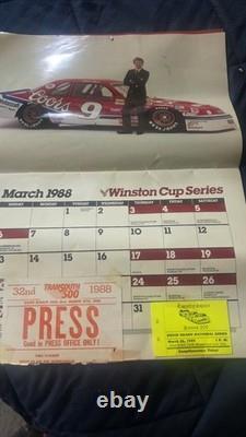 6 Annales Classiques de la Série Winston Cup de Nascar et Calendrier avec Billets Originaux