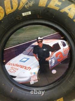 Affichage de pneu usagé de course Goodyear de Dale Earnhardt Sr Souvenirs de la Coupe Winston 27