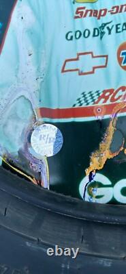 Affichage de pneu utilisé en course Goodyear de Dale Earnhardt Sr Souvenirs de la Winston Cup 27