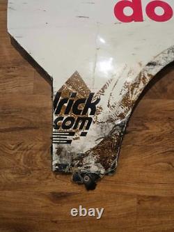 Alex Bowman PIECE DE MÉTAL DE QUART ARRIÈRE UTILISÉE EN COURSE 2022 #48 Ally Daytona