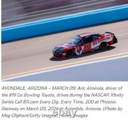 Aric Almirola NASCAR Course Utilisé Feuille de métal avant Nose Sheetmetal Toyota Nose 19