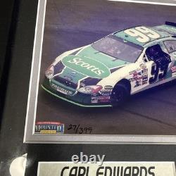 Carl Edwards #99 Photo encadrée Mounted Memories avec morceau de pneu utilisé en course 27/399