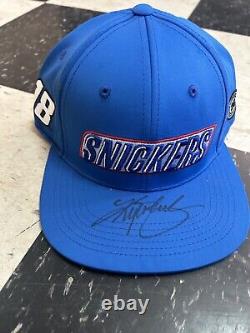 Casquette ajustée Nascar autographiée Kyle Busch #18 JGR Snickers Taille SM