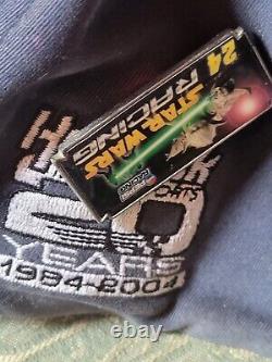 Casquette de camionneur Dale Earnhardt Jr. signée sur une casquette Jeff Gordon avec une épingle Pepsi et Yoda