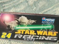 Casquette de camionneur Dale Earnhardt Jr. signée sur une casquette Jeff Gordon avec une épingle Pepsi et Yoda