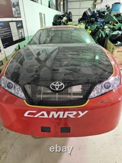 Châssis et carrosserie uniquement de la Toyota de Michael Annett utilisée en course NASCAR