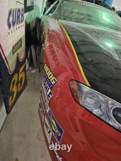 Châssis et carrosserie uniquement de la Toyota de Michael Annett utilisée en course NASCAR