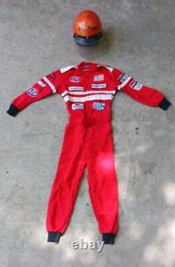 Combi et casque de course vintage des pilotes NASCAR heureux