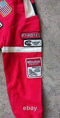 Combi et casque de course vintage des pilotes NASCAR heureux