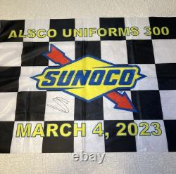 DRAPEAU À CARREAUX RARE SAMMY SMITH 2023 COURSE XFINITY NASCAR SIGNÉ PAR LE GAGNANT OBO