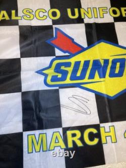 DRAPEAU À CARREAUX RARE SAMMY SMITH 2023 COURSE XFINITY NASCAR SIGNÉ PAR LE GAGNANT OBO