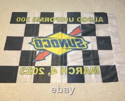 DRAPEAU À CARREAUX RARE SAMMY SMITH 2023 COURSE XFINITY NASCAR SIGNÉ PAR LE GAGNANT OBO