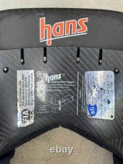 Dispositif Hans utilisé et signé par Marcus Ambrose lors de la course de 2011. Rare