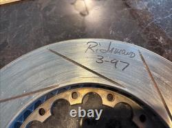 Disque de frein usé de course Bobby Hamilton Richmond 1997 signé par Richard Petty