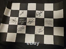 Drapeau à damier signé Nascar signé par 8. Richard Petty, Tony Stewart, Kasey Kahne