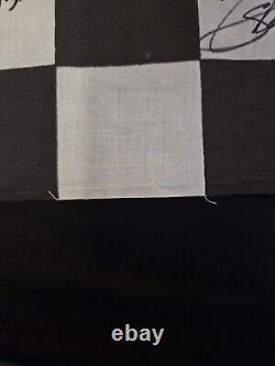Drapeau à damier signé Nascar signé par 8. Richard Petty, Tony Stewart, Kasey Kahne
