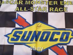 Drapeau de victoire signé utilisé lors de la course All Star 2019 de Kyle Larson