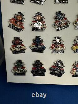 Ensemble complet d'épingles vintage des champions de la série NASCAR Winston Cup de 1971 à 1994, affichage de 24 pièces