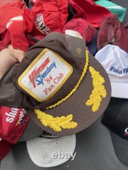 Ensemble de plus de 150 casquettes vintage NASCAR/automobile, conditions variées AUTRES STYLES ÉGALEMENT