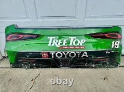 Feuille de métal utilisée en course NASCAR de Myatt Snider - Pare-chocs arrière #19 Toyota Supra