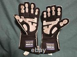 Gants de pilote utilisés en course par Ryan Newman #6 Sherry Strong pour la Fondation Martin Truex Jr.