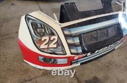 Kenny Wallace NASCAR pièce de tôle utilisée en course Bumper avant #22 Autozone dédicacée