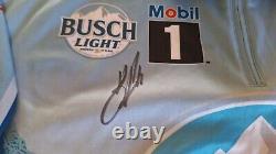 Kevin Harvick a signé un t-shirt d'équipage Busch Light utilisé en course de taille XL.