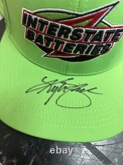 Kyle Busch #18 JGR Interstate Batteries Casquette de Course Nascar Autographiée à la Taille SM