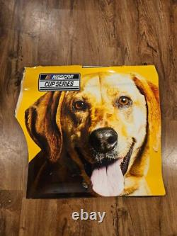 Kyle Busch #18 Panneau de Contingence Tôle 2021 Nashville Pedigree Dog NASCAR