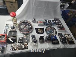 Lot de 17 articles de collection de Dale Earnhardt Sr