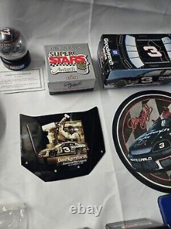 Lot de 17 articles de collection de Dale Earnhardt Sr