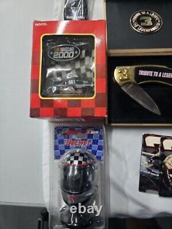 Lot de 17 articles de collection de Dale Earnhardt Sr